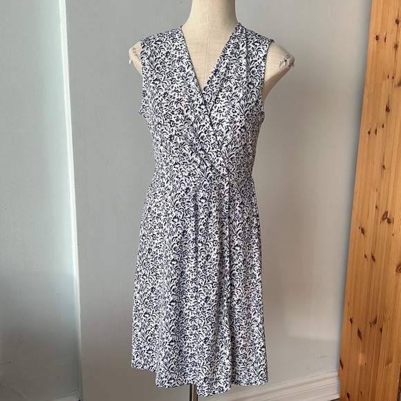 Banana Republic Factory Dresses & Skirts - Banana Republic floral print wrap dress small